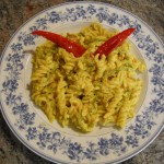 Fusilli amarillo y flores